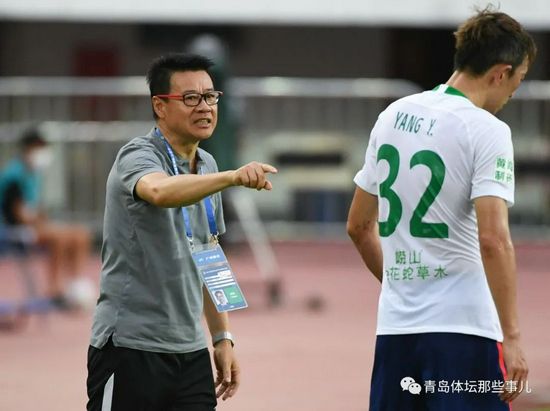正装办公室激情男男gay小说